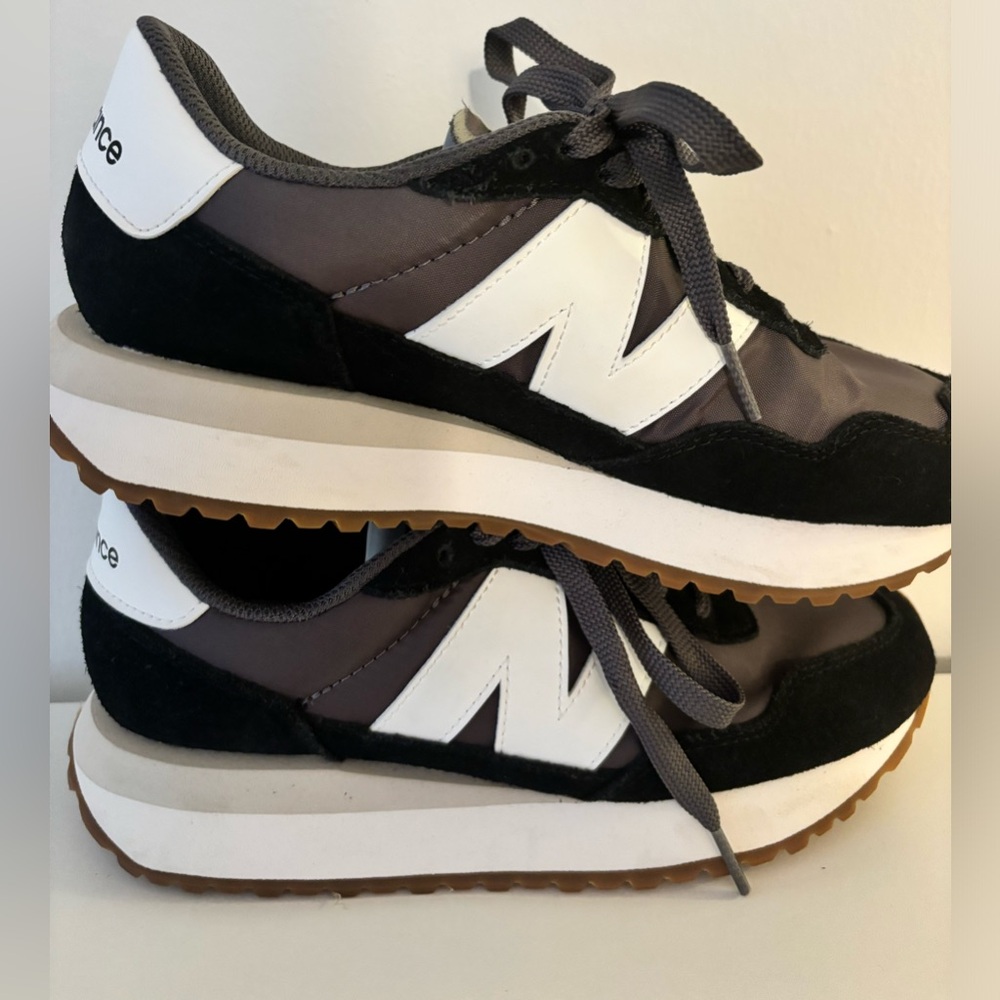 New Balance Classic 237 Women’s Sneaker